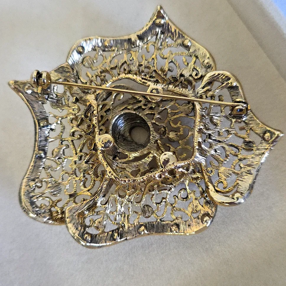 Vintage Statement Gold Flower Brooch Pin - Image 4