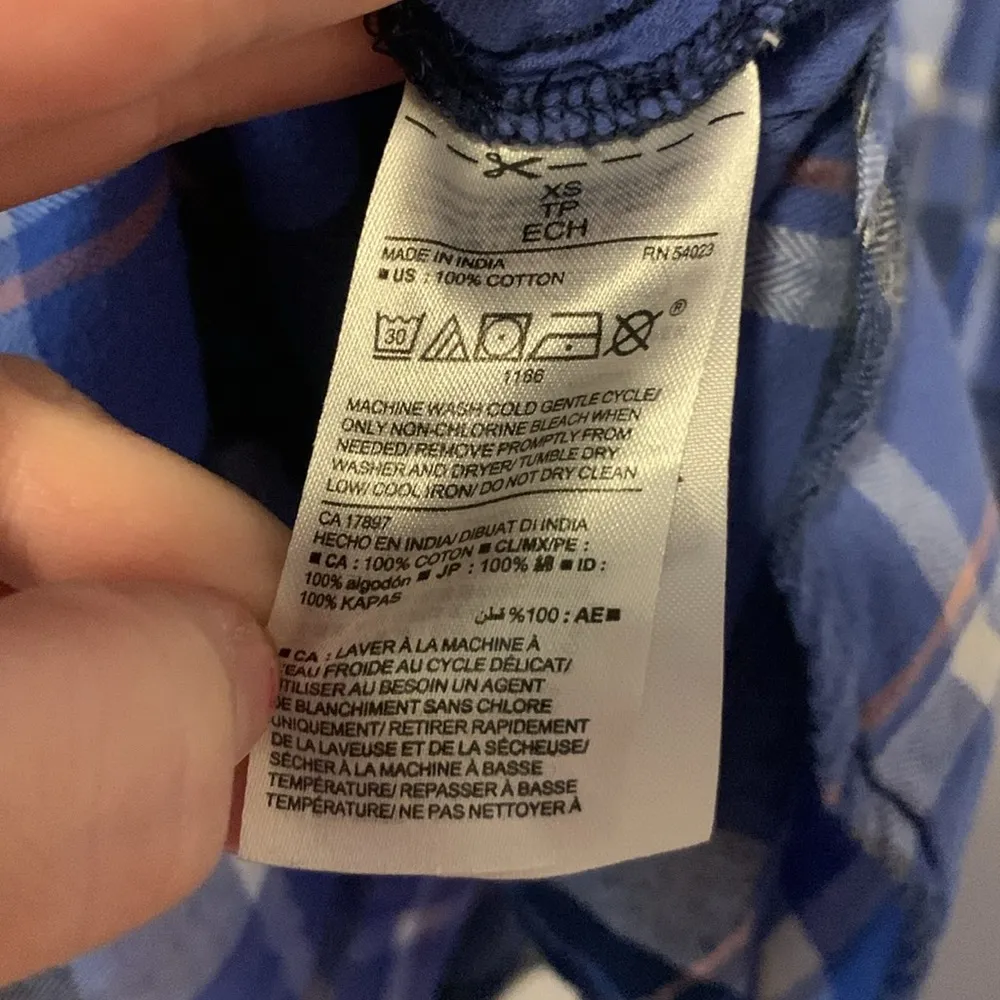 Old Navy blue plaid long sleeve button down The Classic Shirt - Image 5