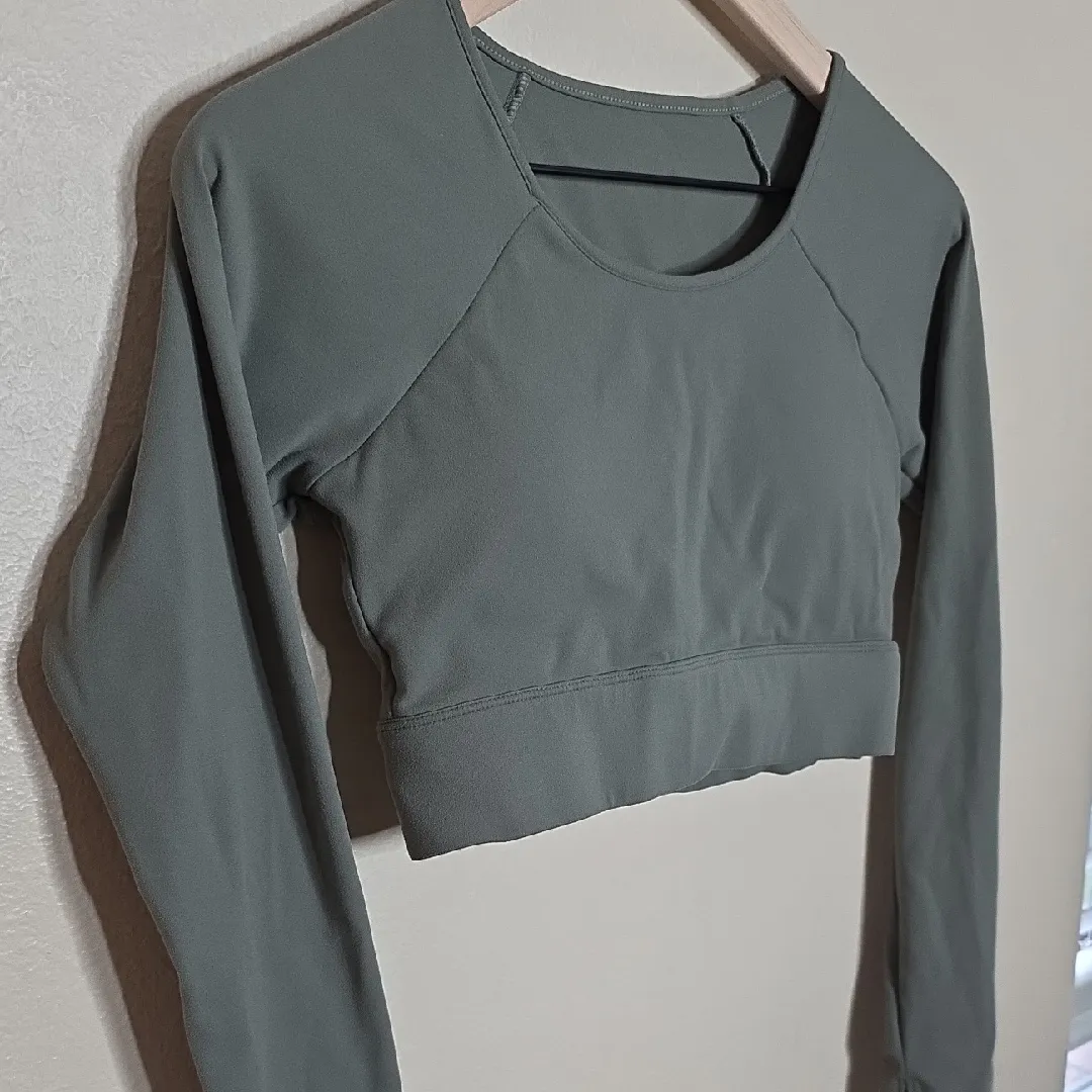 ACTA Cropped Athletic Top Vital Seamless Long Sleeve Sage Green Womens Medium - Image 8