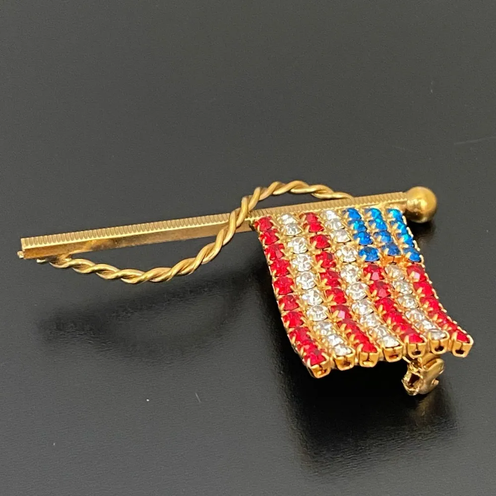 Vintage Unsigned Goldtone Rhinestones Red White & Blue USA Flag Patriotic Brooch - Image 8