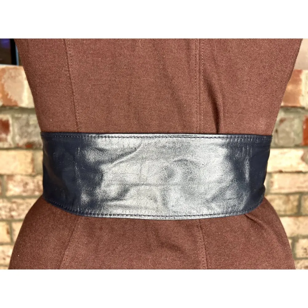 Cinch belt navy blue goldtone clasp 1980s signed pearl - Image 6