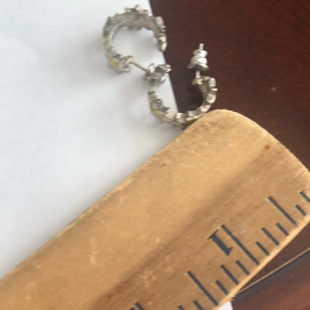 Vintage Flower Print Pierced Earrings - Image 3