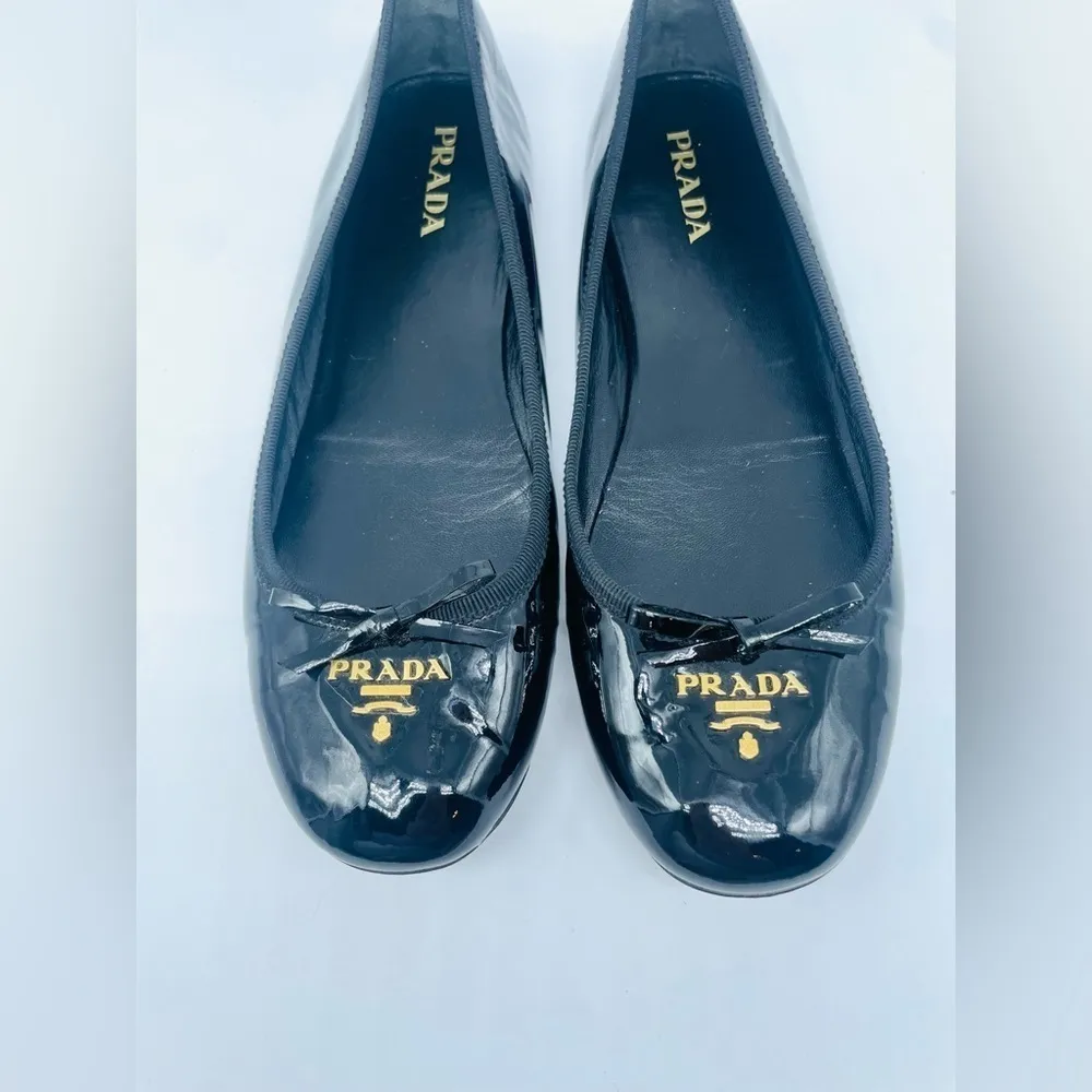 Prada Black Patent leather logo embedded ballet flats EU 39.5 - Image 3