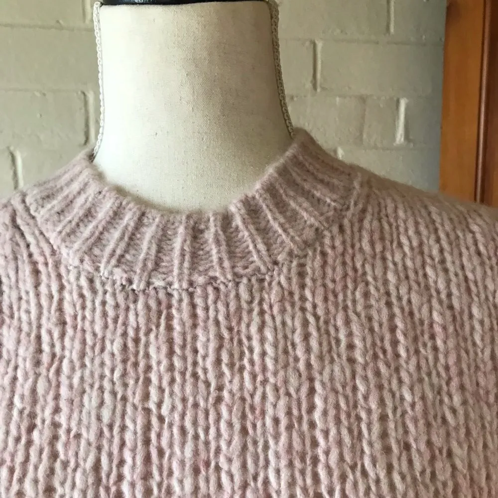 𝅺360 Cashmere Abbot sweater loose knit soft rose size M Barbie core gorp… - Image 6