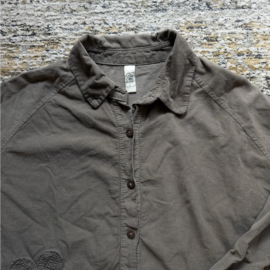 Boutique khaki/stone color oversized button down shirt Gray Size M - Image 2