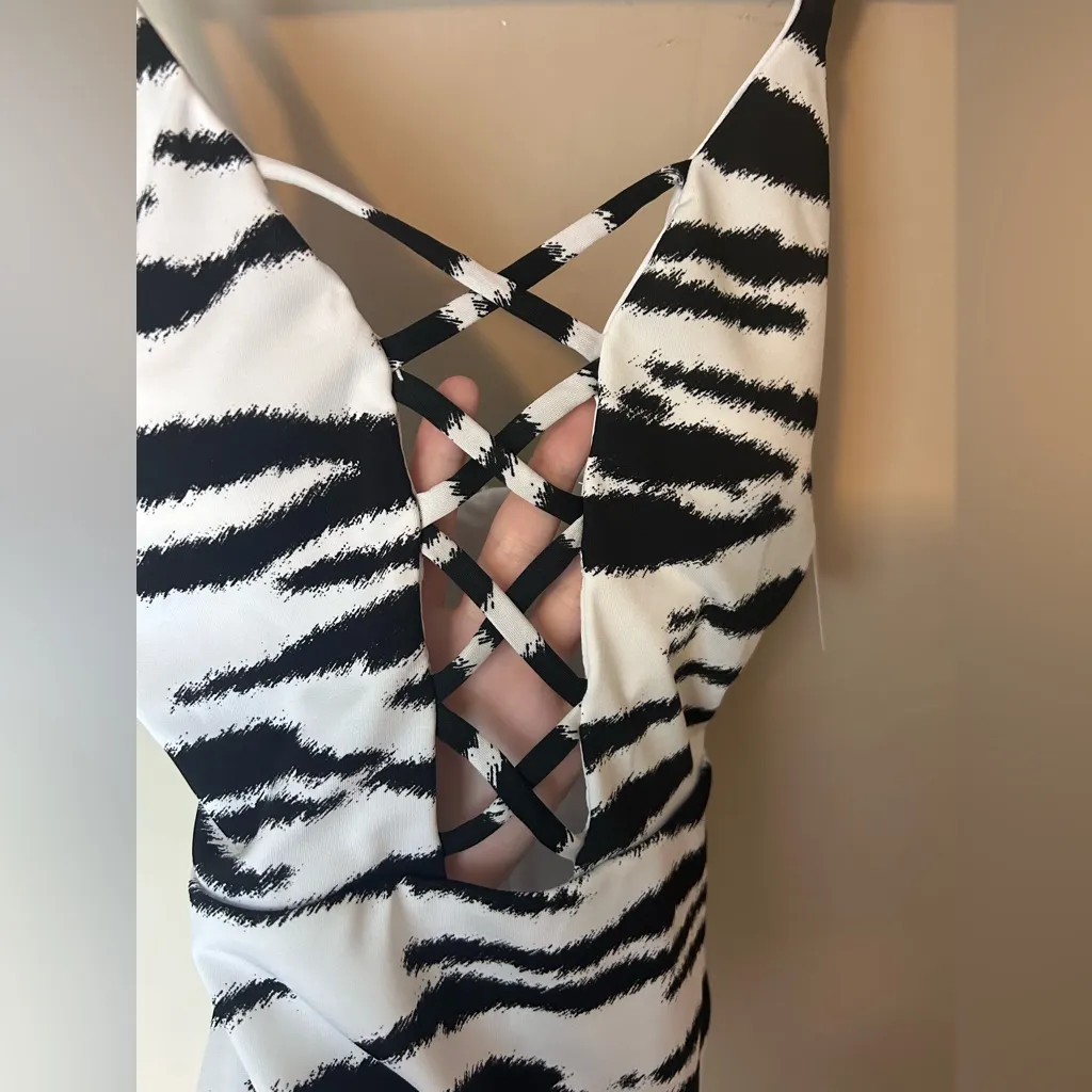 NWT Dippin’ Daisy’s One Bliss Zebra Print One Piece Bathing Suit Size XS - Image 4