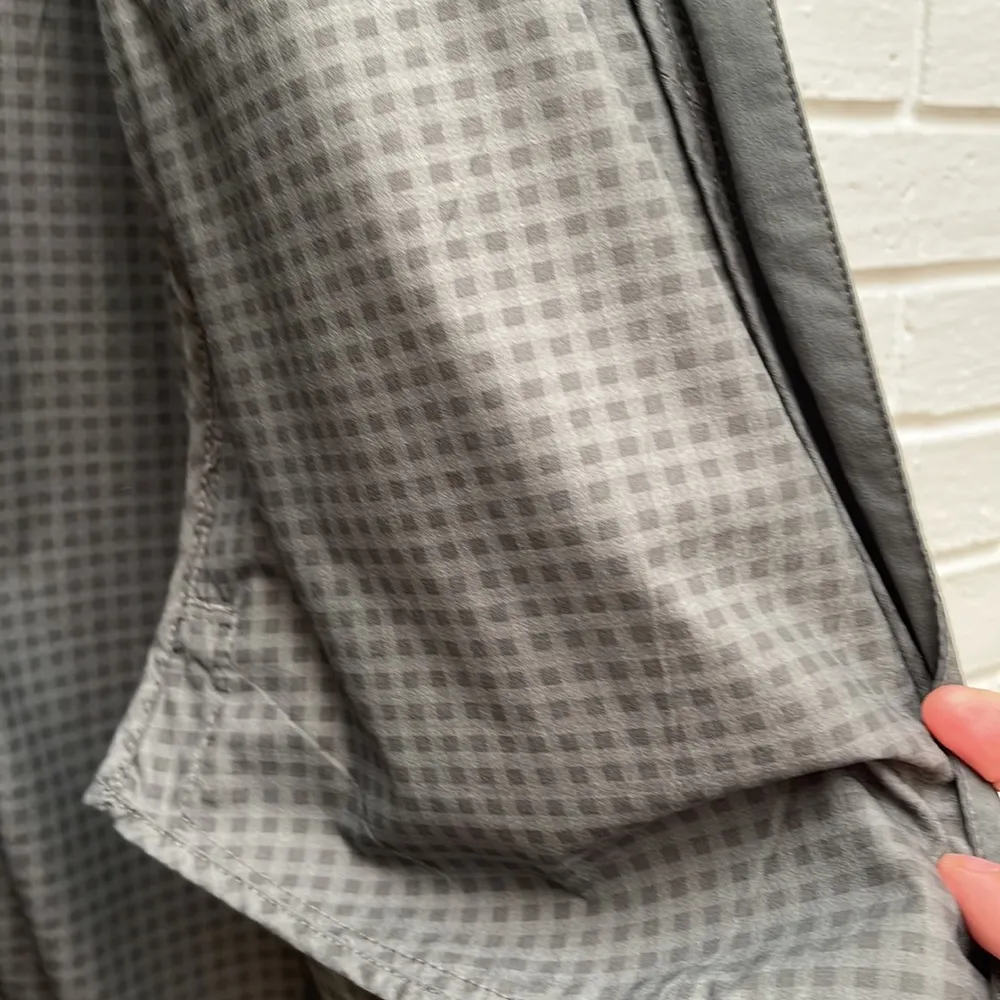 Woman’s Athleta wind breaker green jacket - Image 10