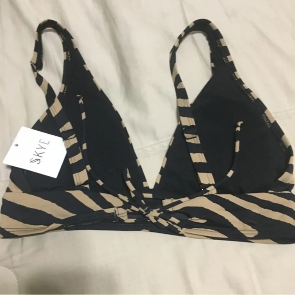 Skye Watamu Isabella Triangle woman’s size small animal print bikini top NWT - Image 4