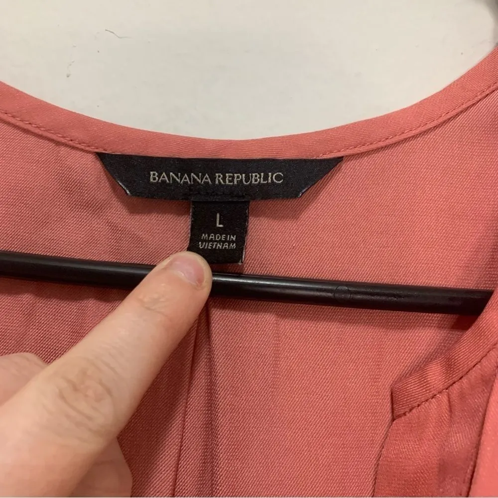 Banana Republic Pink V Neck Blouse‎ Size Large - Image 3