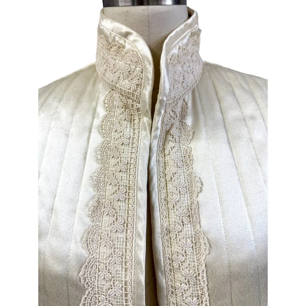 VTG Jessica's Gunnies ( Gunne Sax) Cream Quilted Satin Jacket Lace Trim NWOT S/M - Image 2