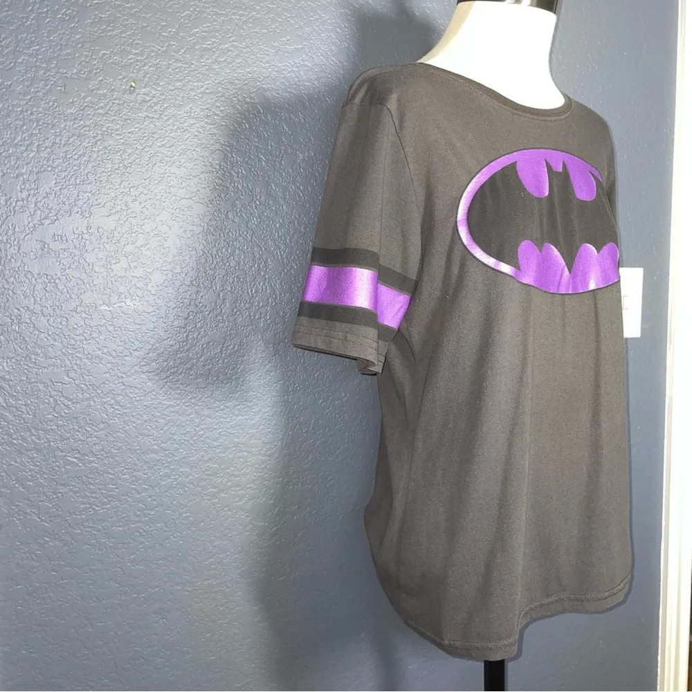 Batman graphic logo T Shirt size XL (15/17) black purple varsity top - Image 6