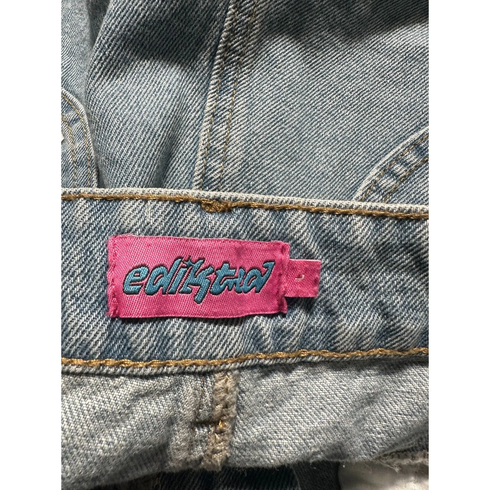 Edikted Cheeky Bow Detail Denim Shorts Size L - Image 3
