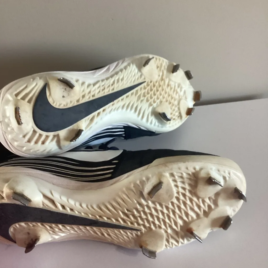 Nike Black and White softball  Cleats size 6.5 - Image 5