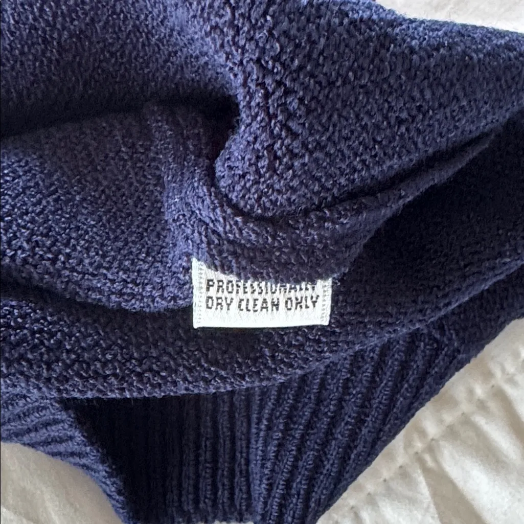 St. John  Dark Blue Knit Top size small - Image 4