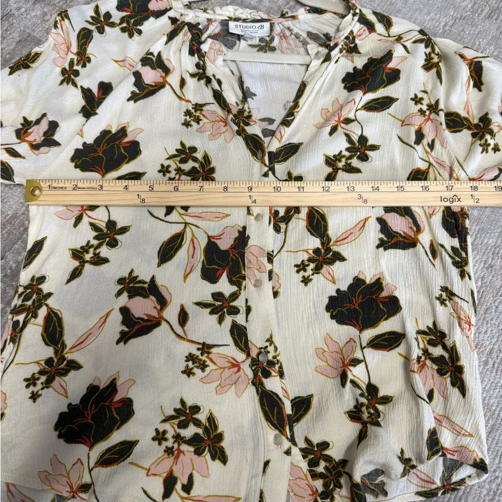 Studio B by Bobeau Floral Print Button Front Ruffled Crepe Women's Top - Image 5