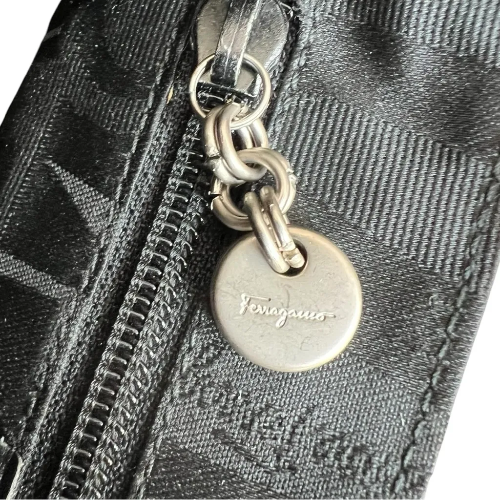 Salvatore Ferragamo Vara Beige Leather Shoulder Bag - Image 15