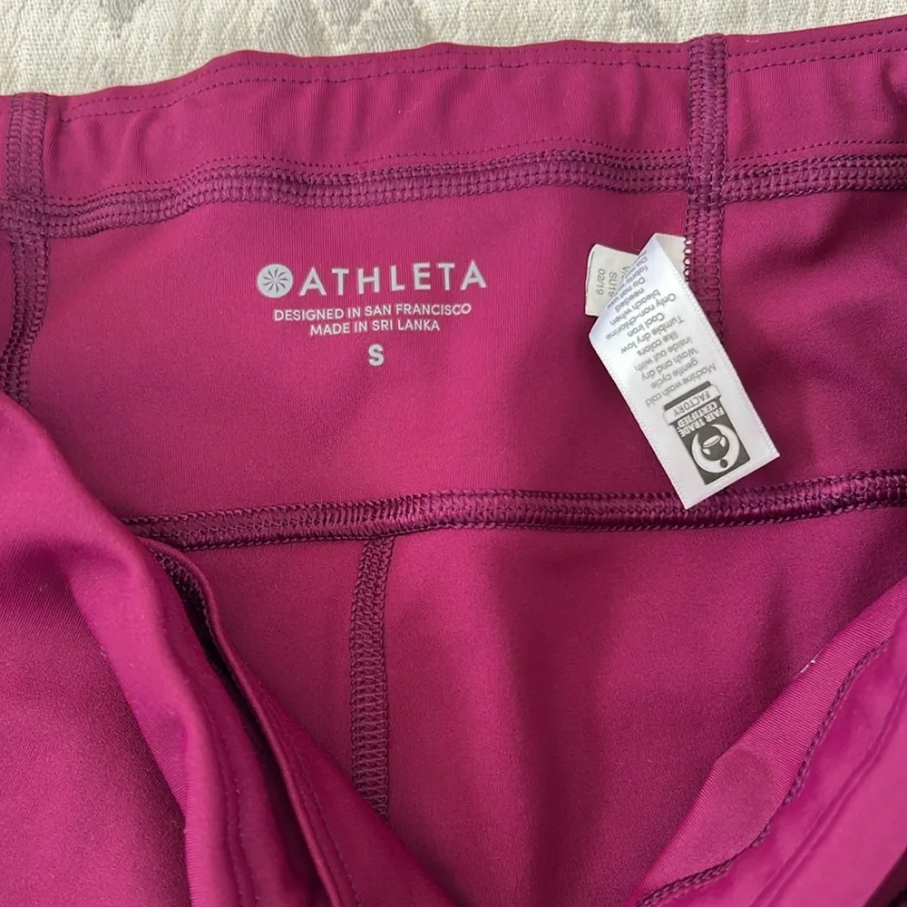 Athleta Contender Side Stripe Capri in Powerlift, Size Small - Image 3
