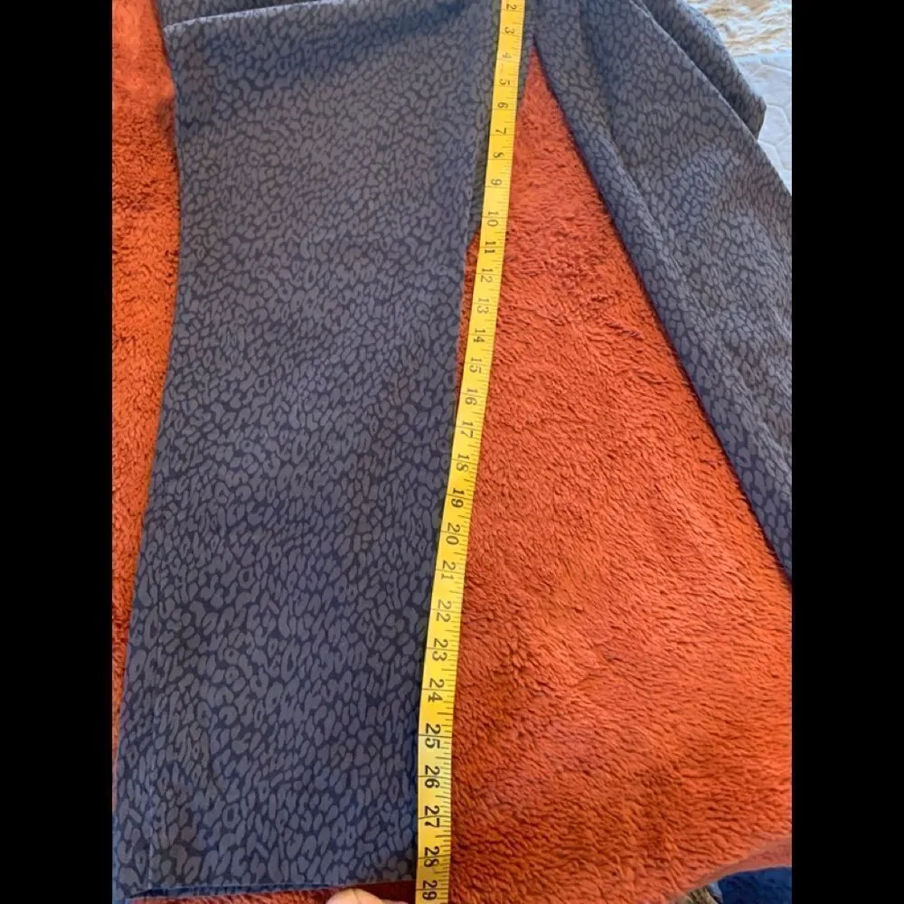 Banana Republic Factory Animal Print pants size 14 Gray - Image 10