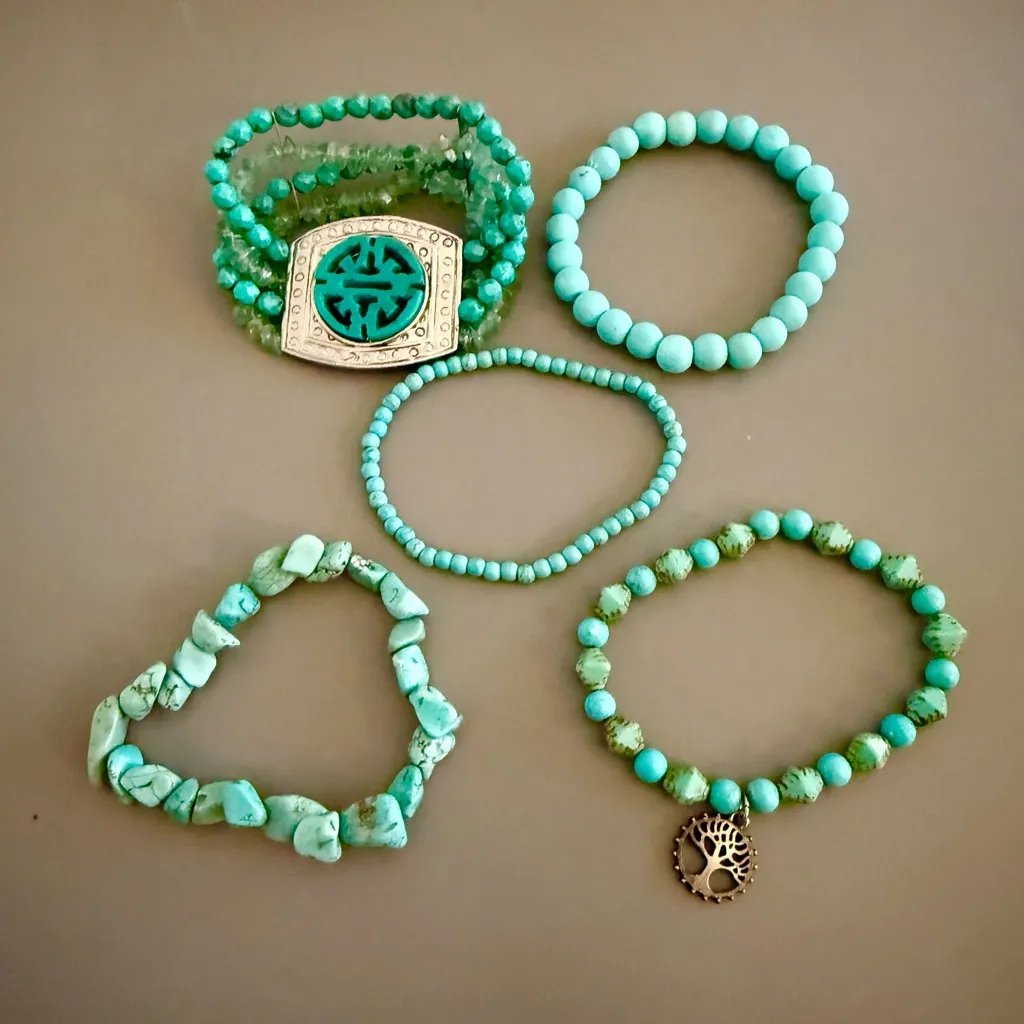 Turquoise and Faux Turquoise Bracelets Lot of 5 Stretch Design Blue - Image 3