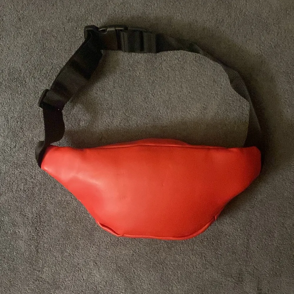 NWOT bebe Belted Waist Bag - Image 3