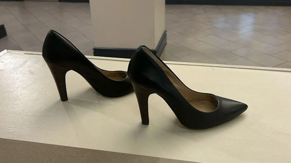 Heels Classic Black Stiletto Heels with Pointed Toe Vince Camuto-81/2 - Image 7