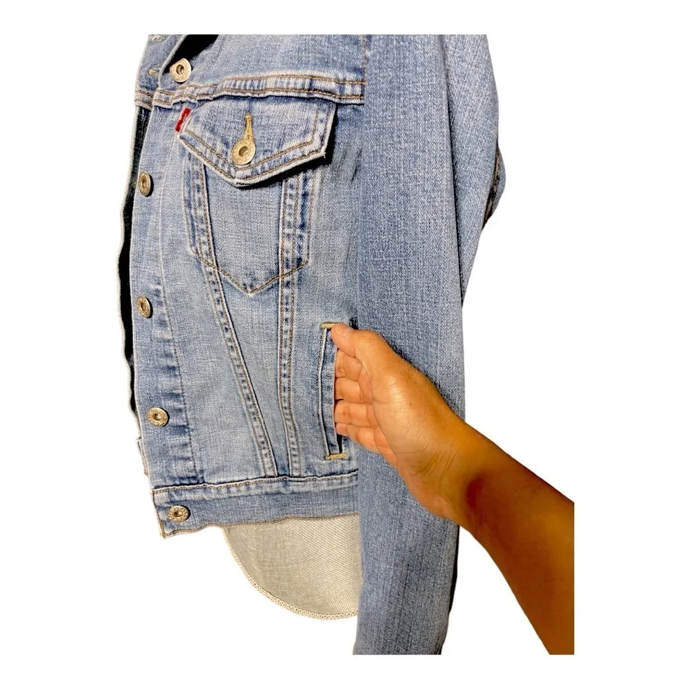 Levi's Original Trucker Jacket 
Medium Wash size Small - Image 9