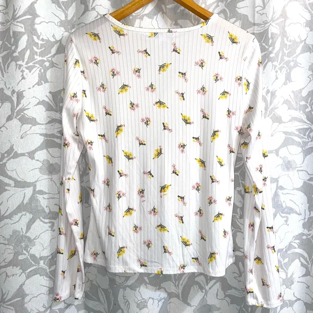 Love Streak Mini Bouquets Ribbed Notched Neck Long Sleeve XL White - Image 2