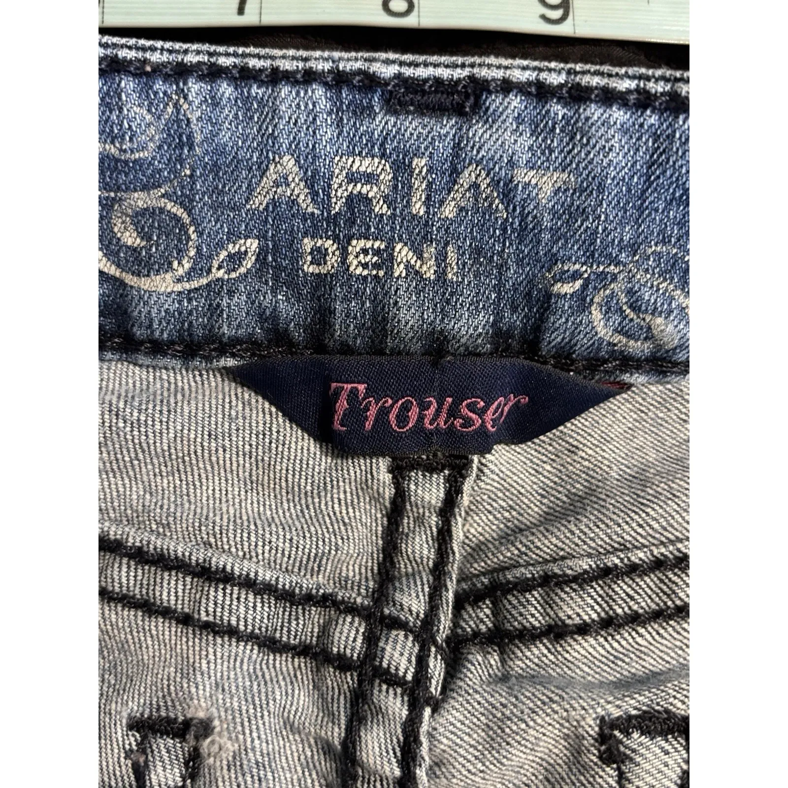 Ariat Trouser Med‎ Wash Raw Hem Denim Jeans Low Rise Size 28S Zip Logo Western - Image 5
