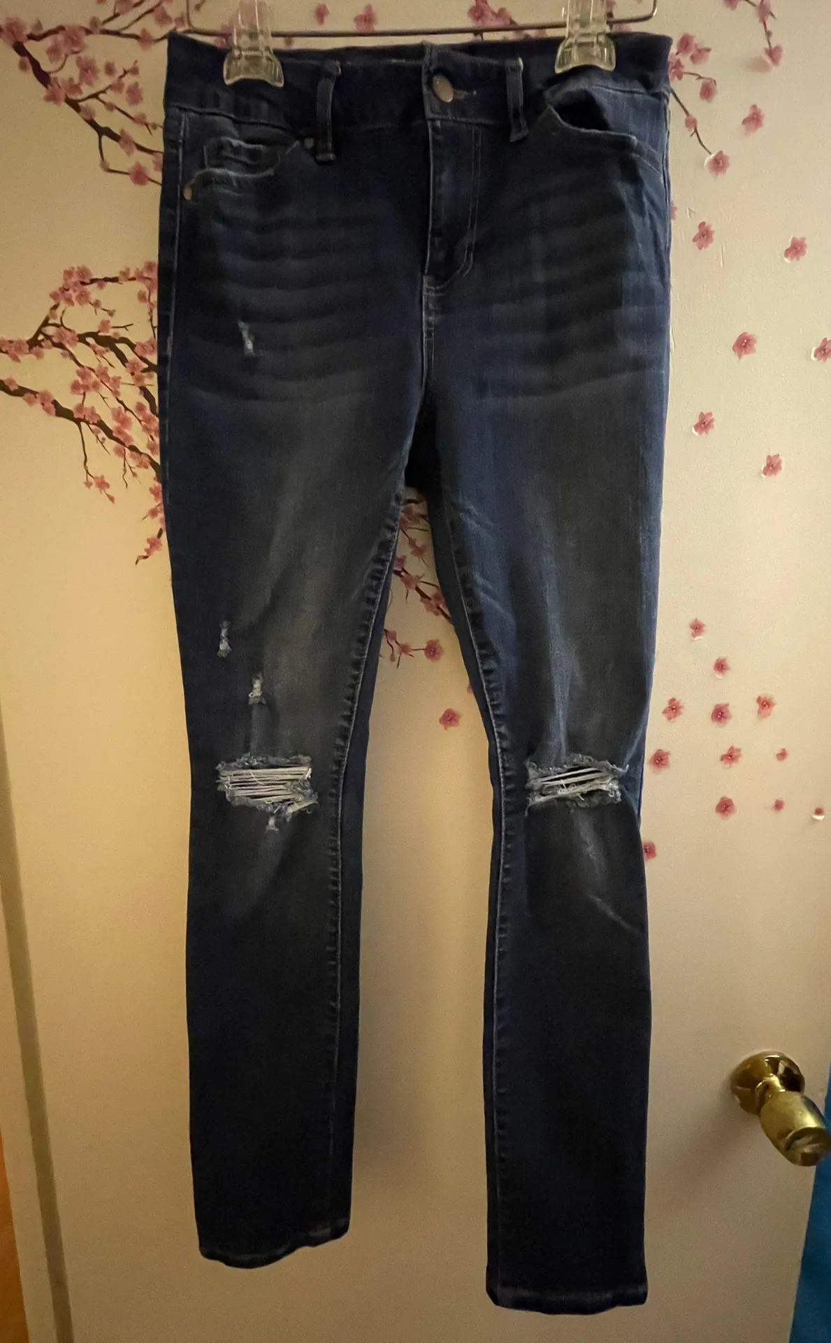 D. Jeans Ripped  - Image 2