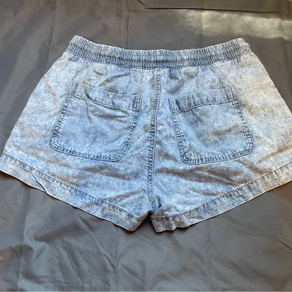 Celebrity Pink Blue Jean Shorts with Elastic Waistband - Image 4