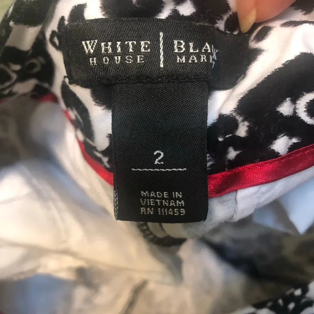 WHITE HOUSE BLACK MARKET PATTERNED CHINO SHORTS - Image 4