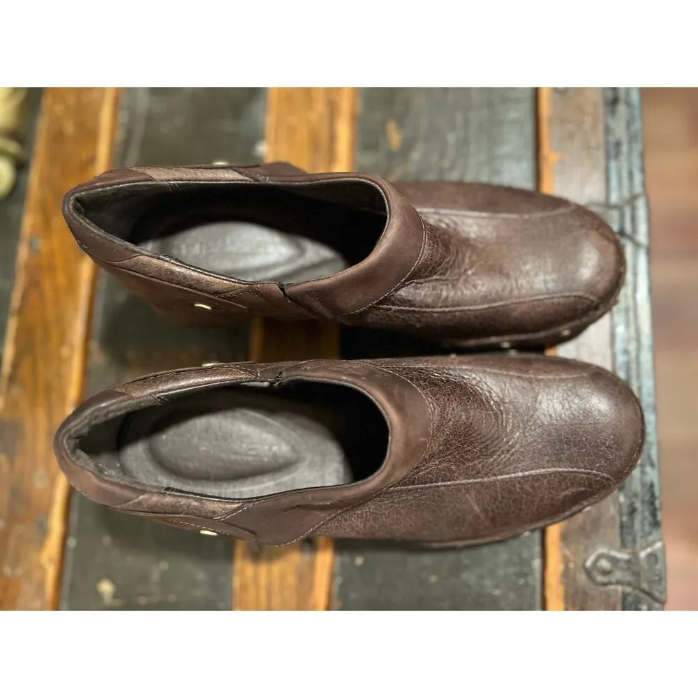 Women’s Merrell Luxe Wrap Mule Women's 8 Brown Suede Leather Clog Metal Rivets - Image 3