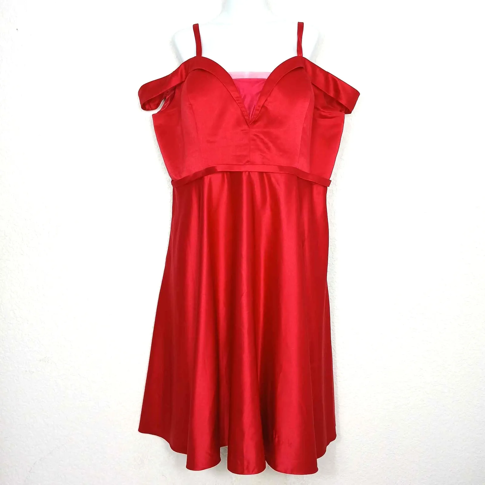 Sydney's Closet Simply Divine Party Dress Size 26 Red - Image 2
