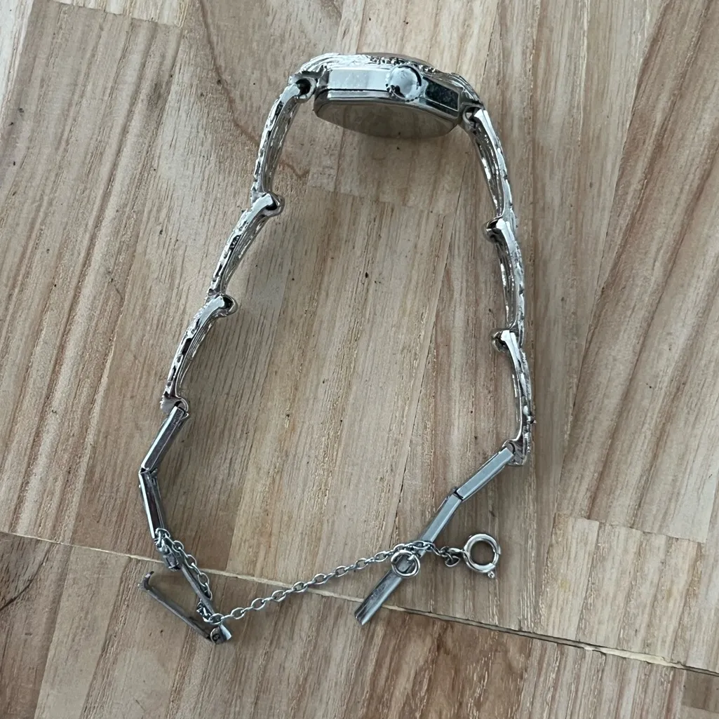 Jean Marie 17 Jewels Stunning Ladies Vintage Mechanical Watch Silver Dial - Image 6