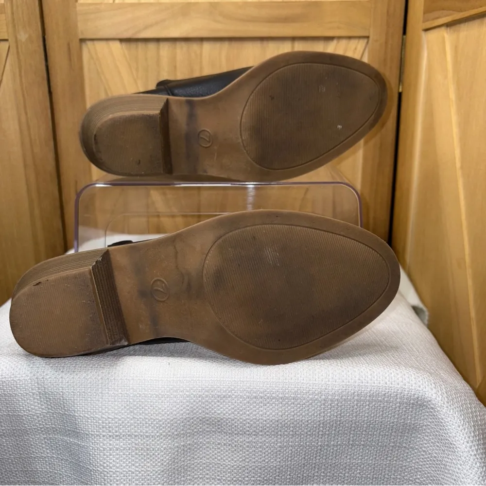 Universal Thread Black Ankle Booties with V-Cut Design Size 7 - Image 3