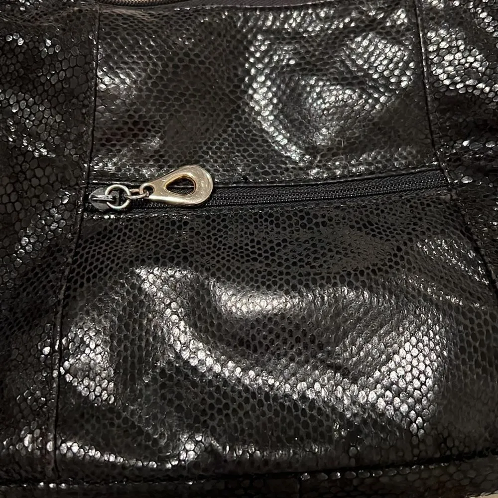 Fabulous preloved handbag 4 outside pockets adjustable strap 1 inside pocket GUC Black - Image 6