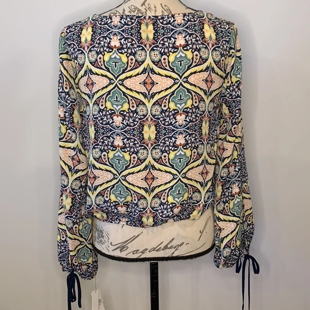 NWT AQUA Bloomingdale’s exclusive split tie sleeve top blouse S - Image 3