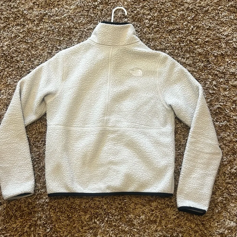 North Face Women’s Fleece zip up - Image 3