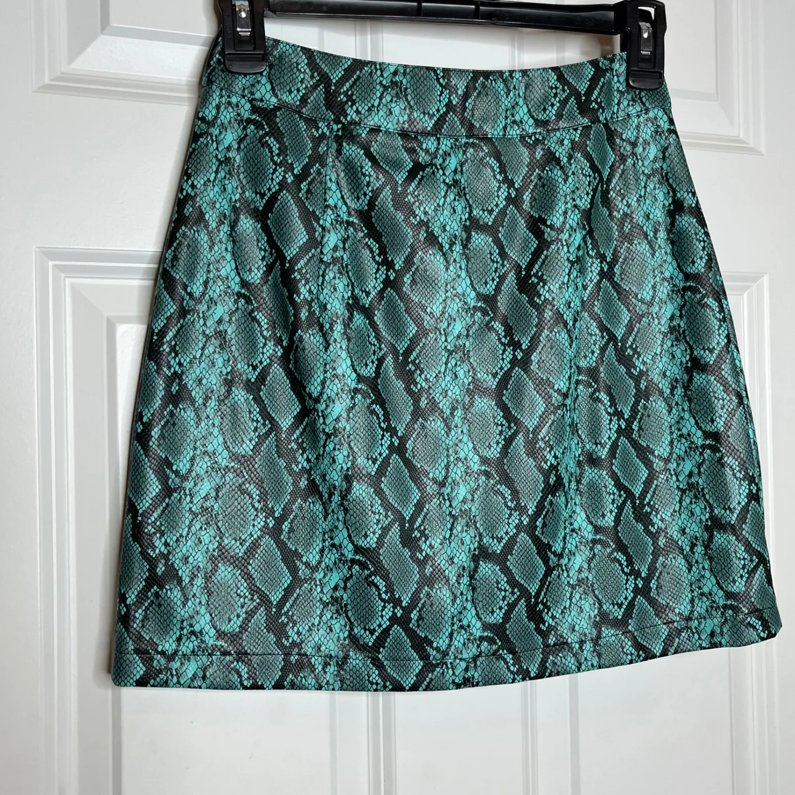 Tiger Mist NEW XS Blue Snake Print Faux Leather Zipper Ring Mini Skirt Turquoise - Image 5