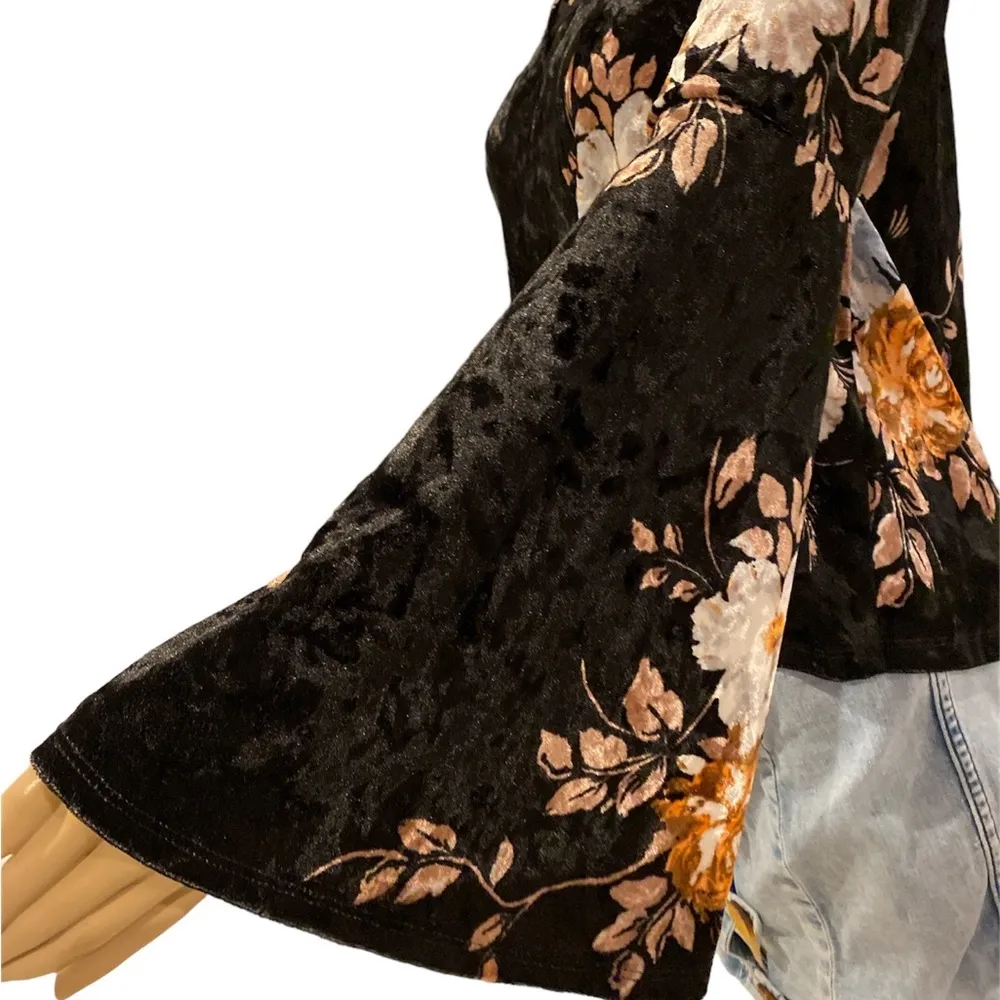 Current + Project Velvet bell sleeve shirt with choker lace up detail size S Black - Image 4