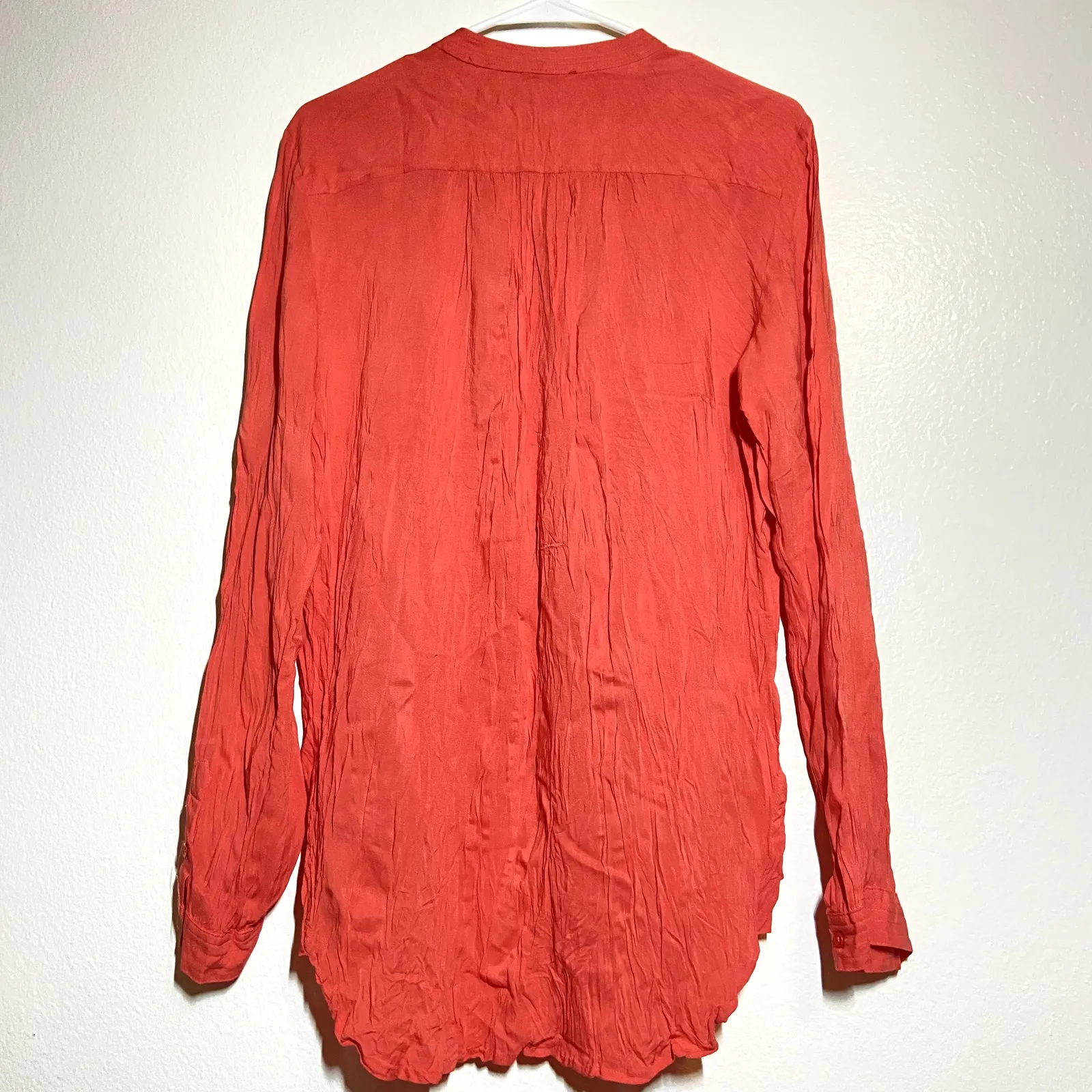 Sundance Mystic Falls Top 100% Rayon Pleated Top Button Detail Hi-Lo Hem Coral M - Image 5