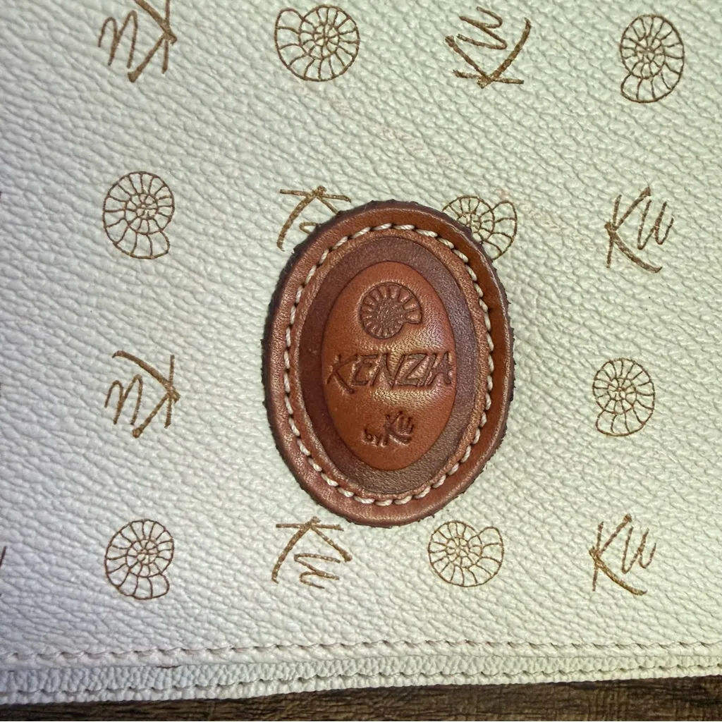 Vintage 2000s Kenzia By KU Italian Ivory Coated Canvas Leather Shoulder Bag Y2K Tan - Image 4