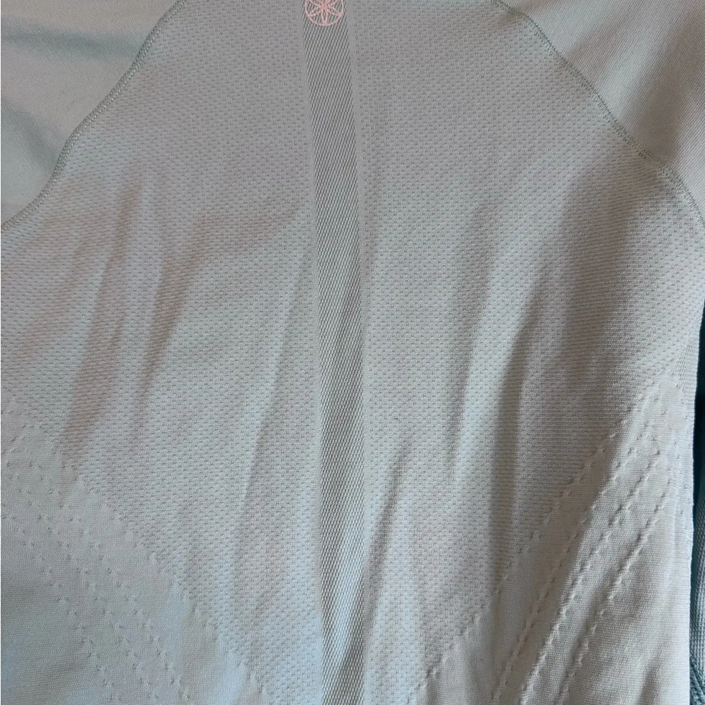 Gaiam Mint Green Yoga Ruched sides. Long sleeve. Logo on back. Sz M NWT MSRP:$50 - Image 6