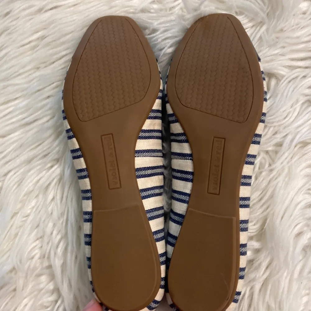 Violet & Red Flats Shoes size 8M BNWOT color navy blue with white - Image 5