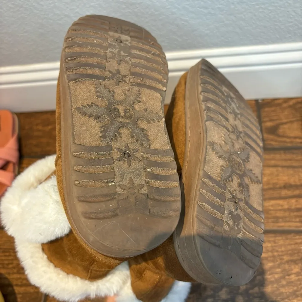 Excellent Fuzzy Winter Boots Size 6.5 - Image 3