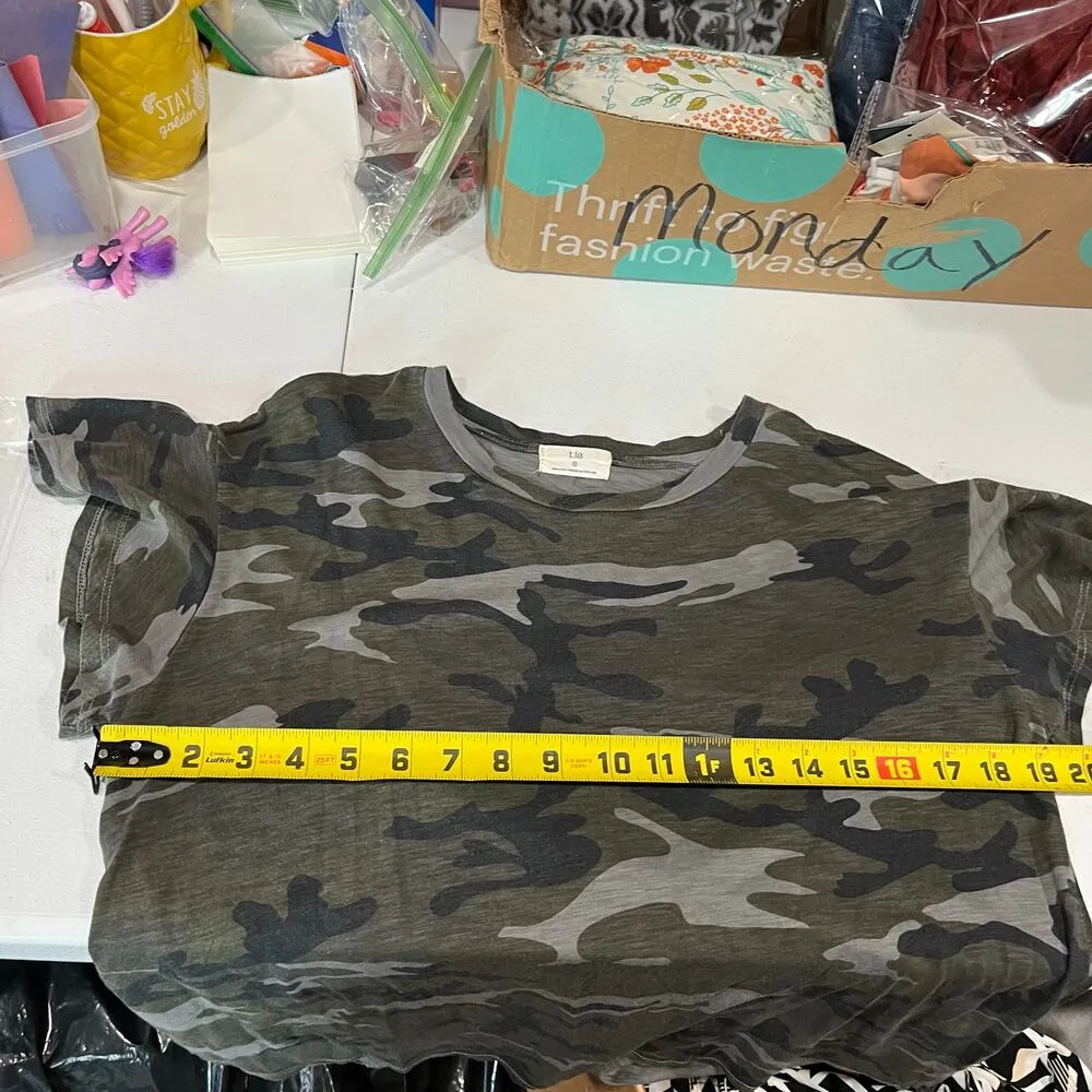 T.la Anthropologie Camo Cotton Modal Flutter Sleeve Short Sleeve Shirt Small Green - Image 7