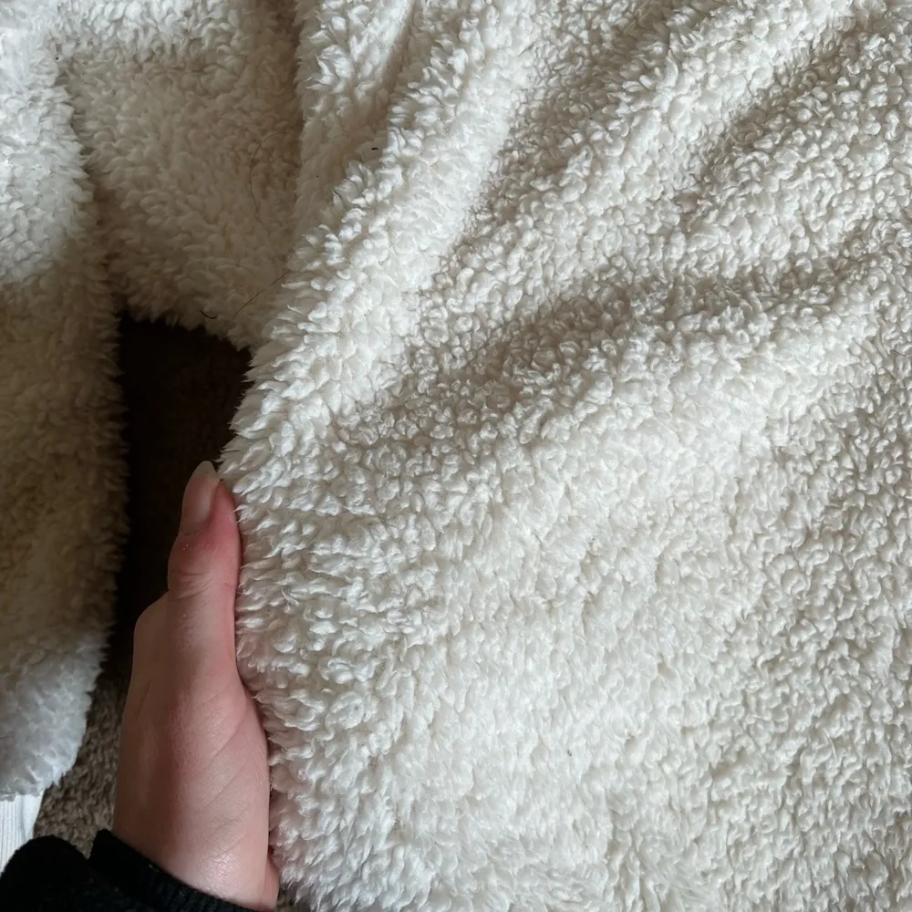 Forever 21 Cream Heavy Sherpa Cropped Sweater - Image 2