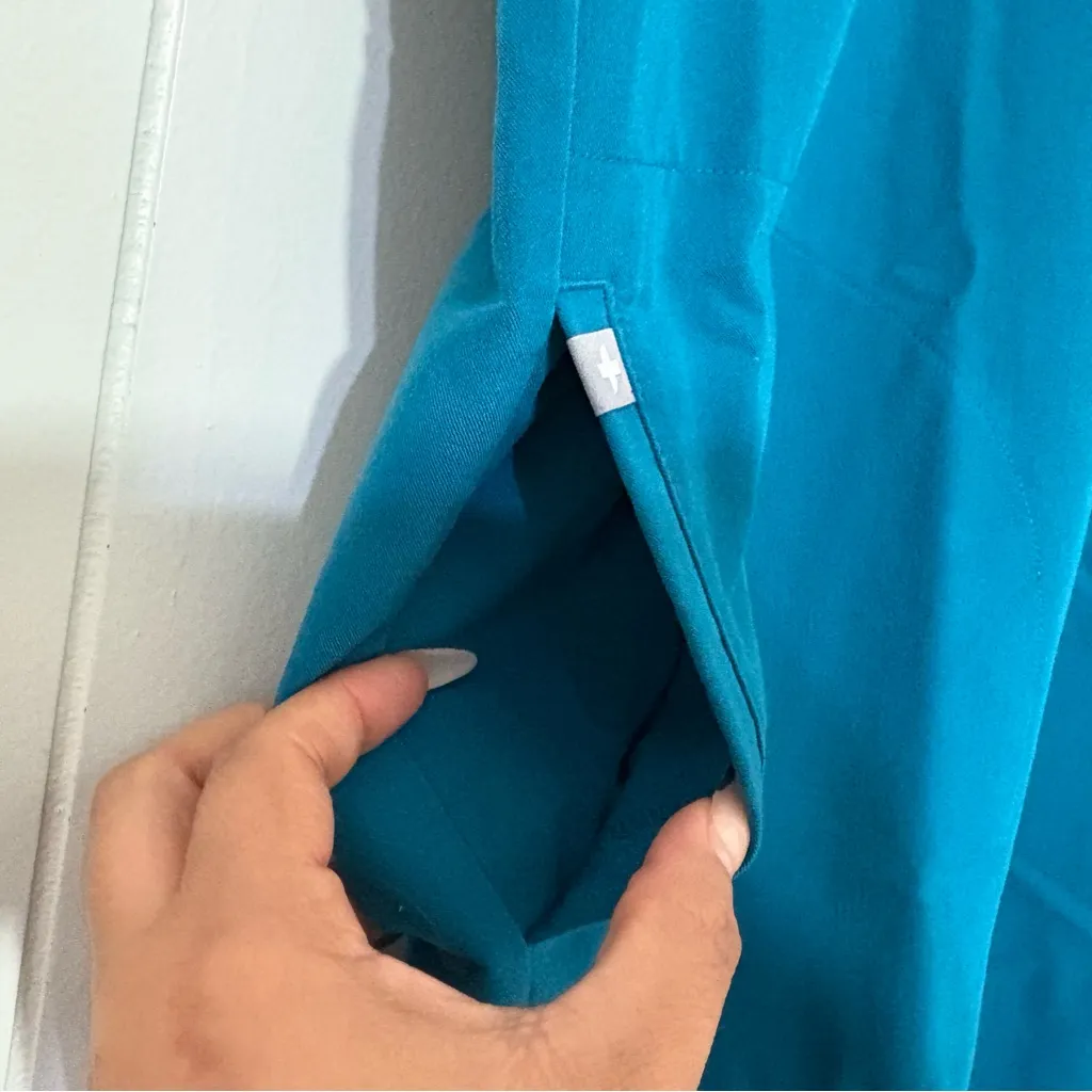 FIGS Rafaela Scrub Top Teal Size S Sleeveless Medical Nursing Scrubs - Image 4