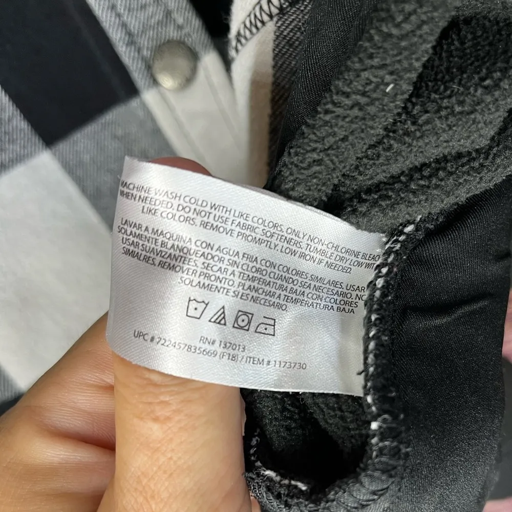 Orvis  Fleece Lined Flannel Jacket. Size Large. - Image 4