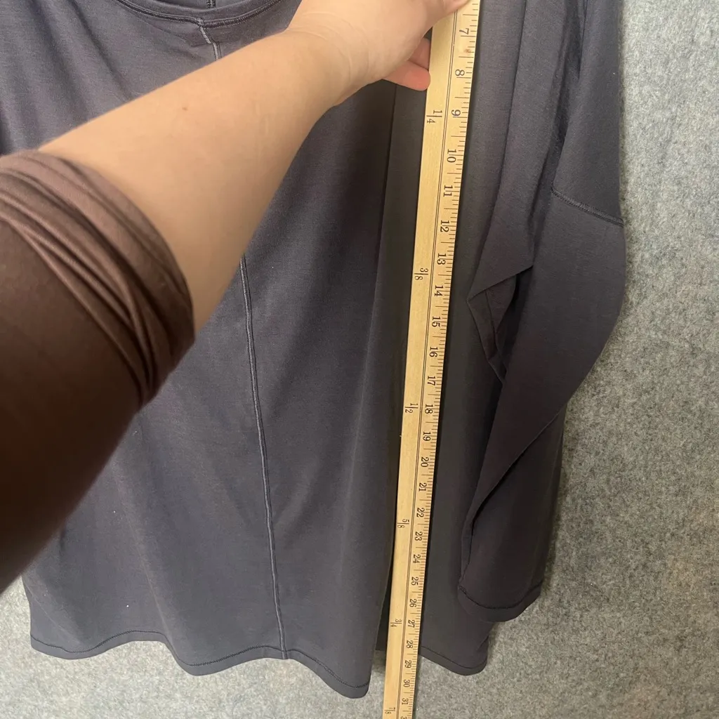 Athleta Woman Size XL Dark Gray Essence Flow long‎ sleeve top - Image 6